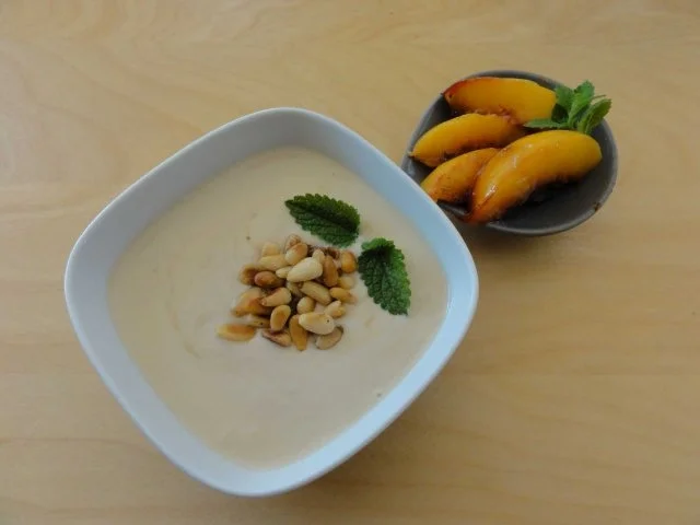 Espresso-Joghurt mit Honig und karamelisierten Nektarinen - Rezept