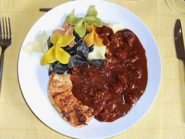 Rezept: Putenschnitzel an Schoko-Kirsch-Sauce Putenschnitzel an Schoko-Kirsch-Sauce - Rezept