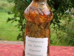 Rezept: Kräuteressig für Salat Kräuteressig für Salat - Rezept