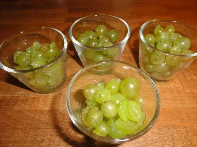 Trauben-Gelee mit Mandelschäumchen und Mandelsplitter - Rezept - Bild Nr. 2