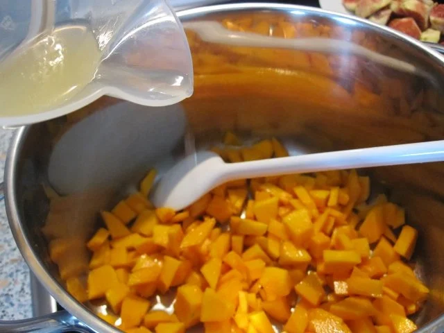 Rezept: Besoffene Kürbis-Zwetschken-Feigen-Marmelade mit Chili Bild Nr. 5 Besoffene Kürbis-Zwetschken-Feigen-Marmelade mit Chili - Rezept - Bild Nr. 5