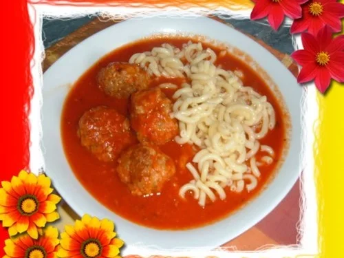 Hack : Fleischbällchen in Tomatensoße - Rezept