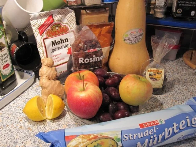 Rezept: Kürbis-Apfel-Zwetschken-Strudel mit Mohn Bild Nr. 2 Kürbis-Apfel-Zwetschken-Strudel mit Mohn - Rezept - Bild Nr. 2