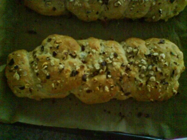 Rezept: Haselnussbrotzopf Bild Nr. 12 Haselnussbrotzopf - Rezept - Bild Nr. 12