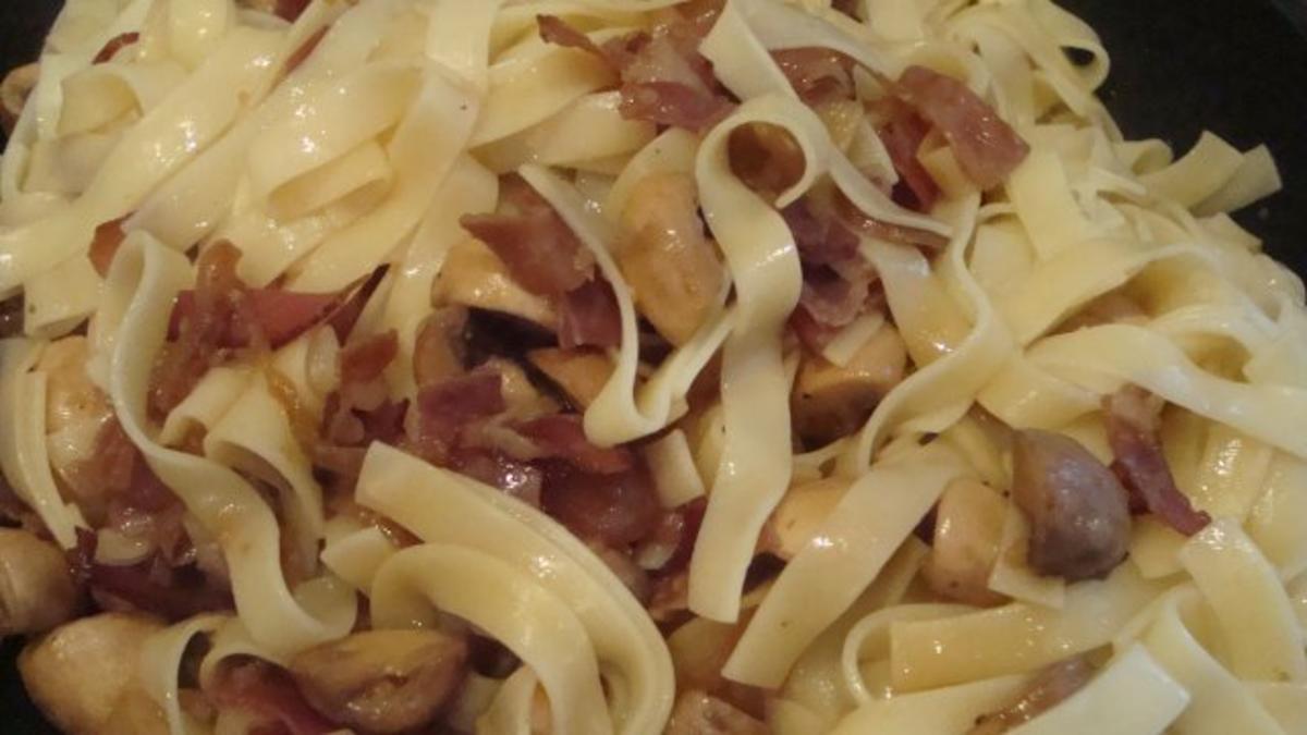 Bandnudeln mit Champignons und Speck - Rezept - Bild Nr. 5