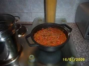 Hachfleischsoße mit Pustasalat - Rezept