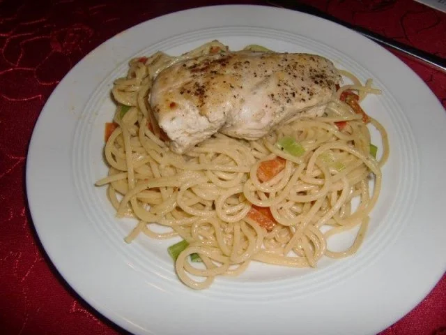 Rezept: Hähnchenbrust auf Spaghetti Gemüsebett Bild Nr. 8 Hähnchenbrust auf Spaghetti Gemüsebett - Rezept - Bild Nr. 8