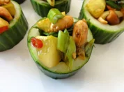 Gurkenbecher mit scharfer Erdnuss - Rezept