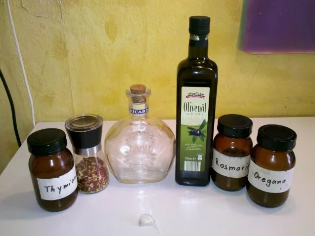 Rezept: Öl: Mediteranes Kräuteröl Bild Nr. 2 Öl: Mediteranes Kräuteröl - Rezept - Bild Nr. 2