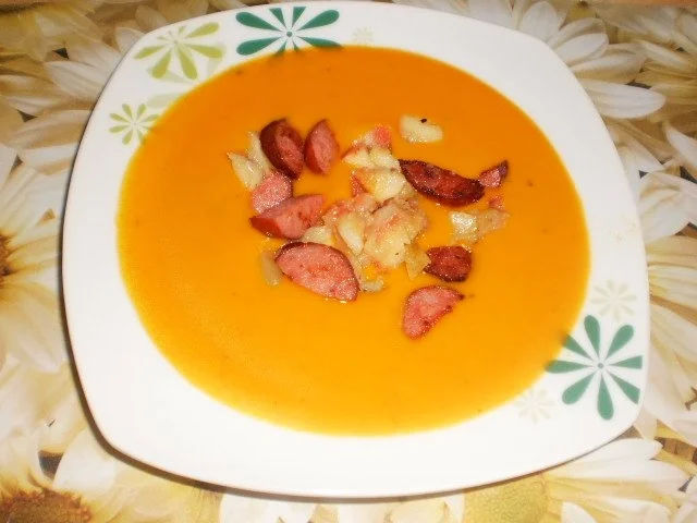 Kürbissuppe mit Kabanossi - Rezept