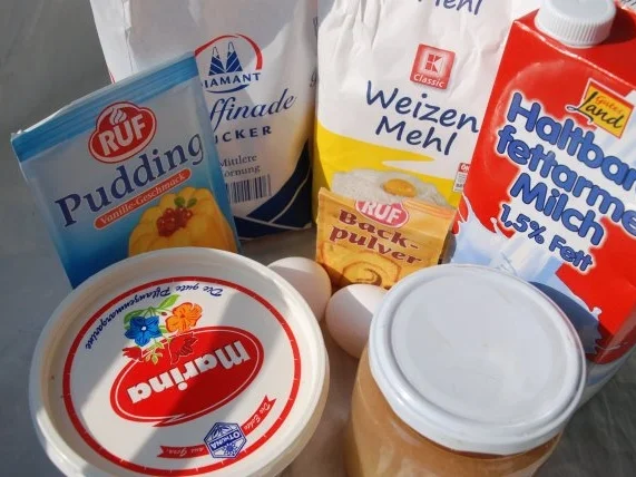 Rezept: Warmer Apfelmuskuchen Bild Nr. 2 Warmer Apfelmuskuchen - Rezept - Bild Nr. 2