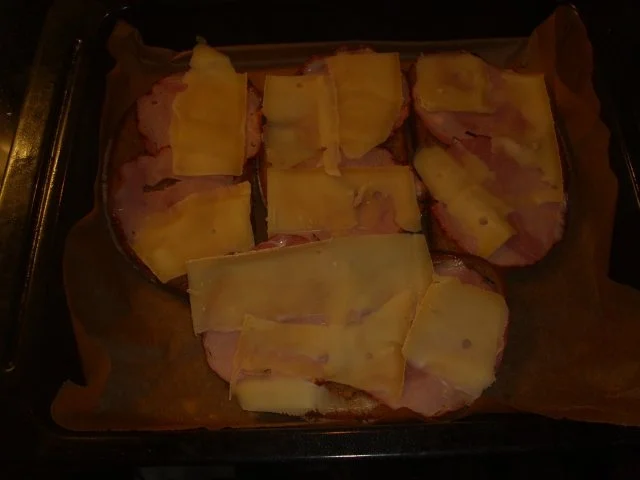 Abendbrot mit Bergkäse überbacken - Rezept - Bild Nr. 4