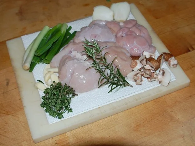 Rezept: BLÄTTERTEIGFEUILLETE MIT GRÜNEM UND WEISSEM SPARGEL, MORCHELN UND SAUTIERTEN KALBSMILKEN Bild Nr. 4 BLÄTTERTEIGFEUILLETE MIT GRÜNEM UND WEISSEM SPARGEL, MORCHELN UND SAUTIERTEN KALBSMILKEN - Rezept - Bild Nr. 4