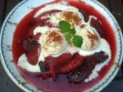 Zimteis mit heissen Pflaumen - Rezept