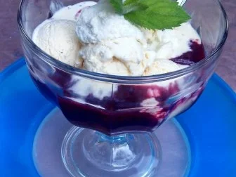 Rezept: Zimteis mit heissen Pflaumen Bild Nr. 2 Zimteis mit heissen Pflaumen - Rezept - Bild Nr. 2