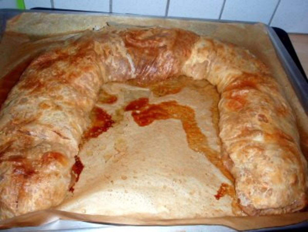 Apfelstrudel mit selbstgezogenem Strudelteig - Rezept - Bild Nr. 4