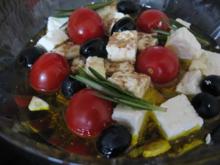 Feta in Olivenöl und Balsamico eingelegt - Rezept