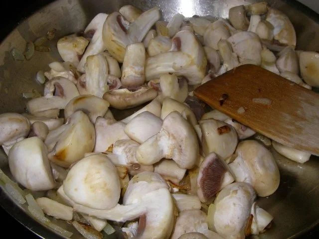 Rezept: Hühnchen-Champignon-Geschnetzeltes Bild Nr. 2 Hühnchen-Champignon-Geschnetzeltes - Rezept - Bild Nr. 2
