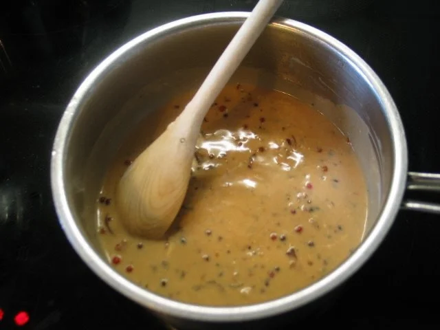 Eierspeisen: Eier in bunter Schinken-Pfeffer-Sahnesoße - Rezept - Bild Nr. 4