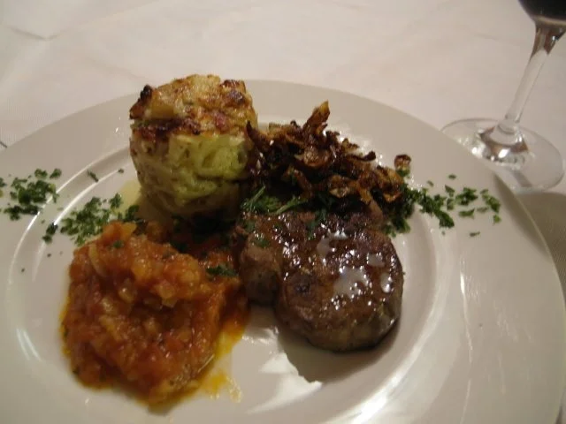 Lendensteak mit gratinierten Kartoffelklößen - Rezept