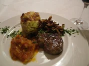 Lendensteak mit gratinierten Kartoffelklößen - Rezept