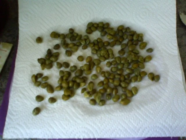 Broccolisalat mit gerösteten Mandelblättchen und frittierten Kapern - Rezept - Bild Nr. 8