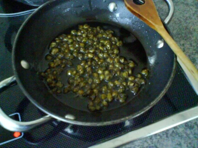 Broccolisalat mit gerösteten Mandelblättchen und frittierten Kapern - Rezept - Bild Nr. 10