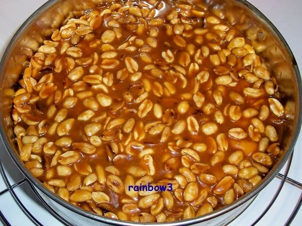 Rezept: Backen: Apfeltorte unter einer Erdnuss-Karamell-Decke Bild Nr. 16 Backen: Apfeltorte unter einer Erdnuss-Karamell-Decke - Rezept - Bild Nr. 16