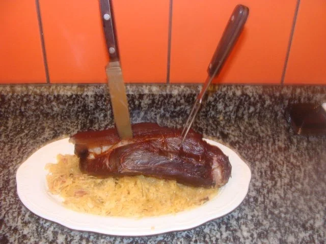 Fleisch : Dunkel Geräuchertes Schäufele auf Sauerkraut. - Rezept - Bild Nr. 2