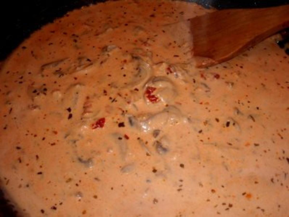 Fleisch: Hähnchenkeulen in Champignon - Tomatensahne - Rezept - Bild Nr. 4