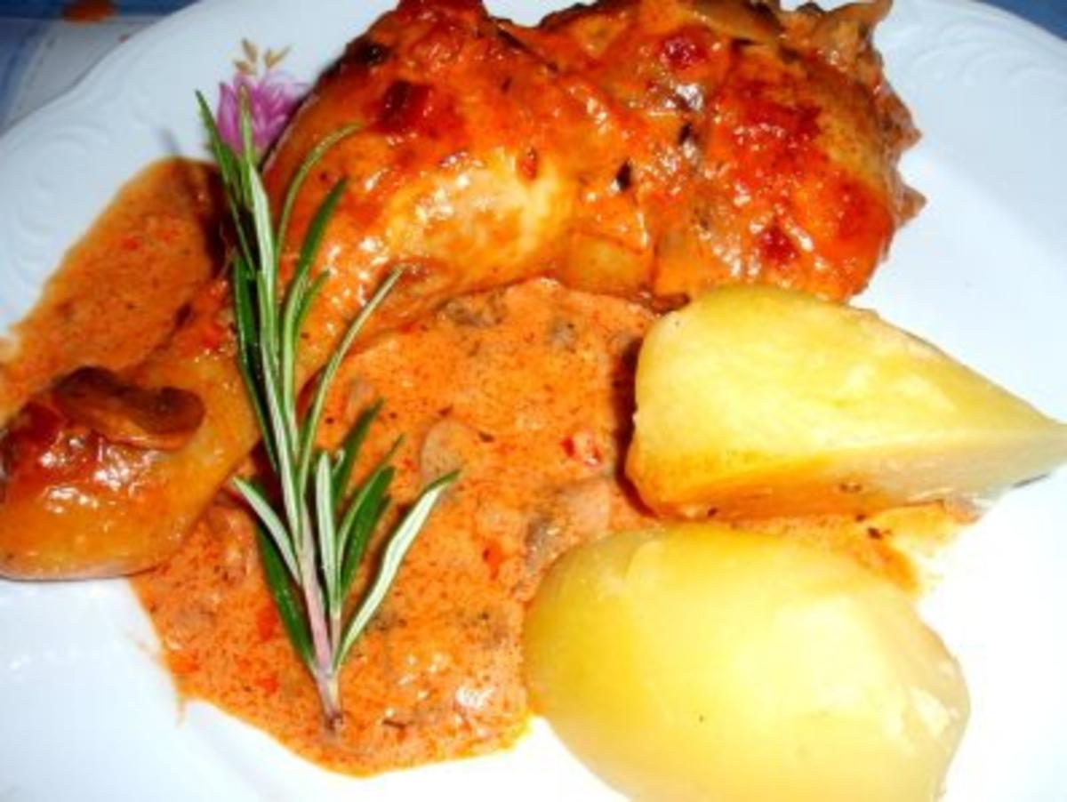 Fleisch: Hähnchenkeulen in Champignon - Tomatensahne - Rezept - kochbar.de