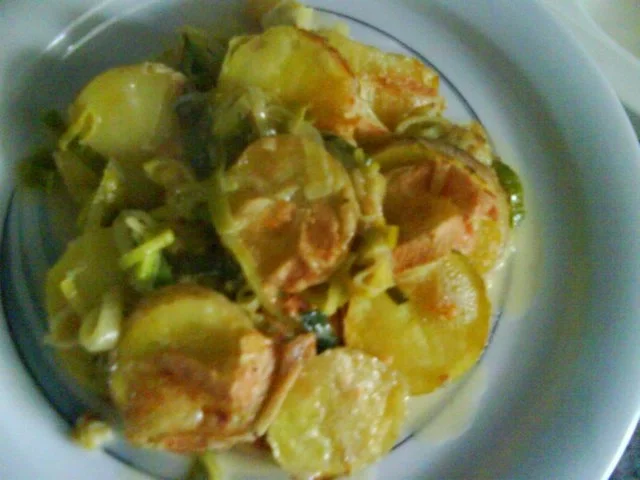 Rezept: Kartoffeln im Lauchbett mit Munsterkäse und Riesling Kartoffeln im Lauchbett mit Munsterkäse und Riesling - Rezept