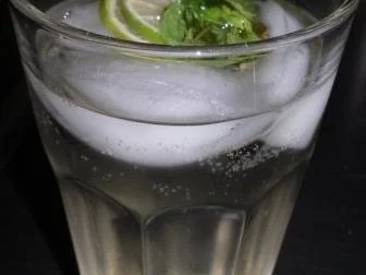 Rezept: Holunder Sprizz (Hugo) Bild Nr. 2 Holunder Sprizz (Hugo) - Rezept - Bild Nr. 2