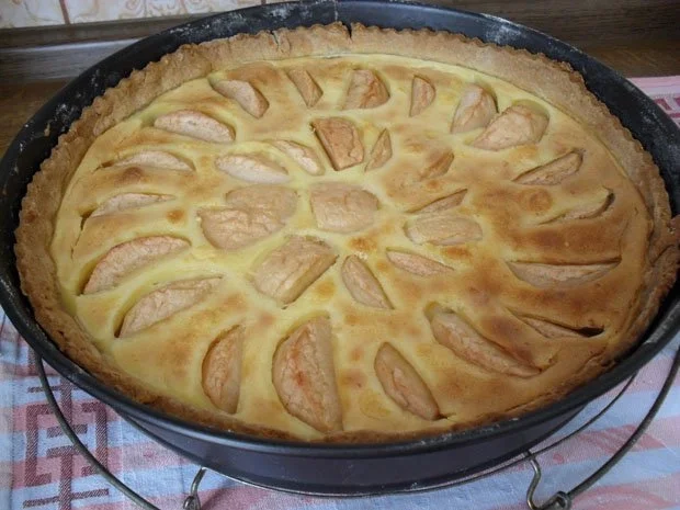 Rezept: Kuchen: Apfelkuchen mit Sahne-Weißwein-Guss Bild Nr. 8 Kuchen: Apfelkuchen mit Sahne-Weißwein-Guss - Rezept - Bild Nr. 8