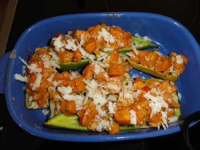 Rezept: gefüllte Paprika-Kürbis-Schiffchen Bild Nr. 2 gefüllte Paprika-Kürbis-Schiffchen - Rezept - Bild Nr. 2