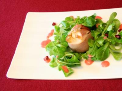 Rezept: Feigen im Speckmantel mit Feldsalat an Himbeervinaigrette Feigen im Speckmantel mit Feldsalat an Himbeervinaigrette - Rezept