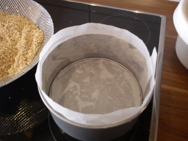 Rezept: Topfentorte mit Zwetschkenkompott ( Quarktorte mit Pflaumenkompott :-) ) Bild Nr. 3 Topfentorte mit Zwetschkenkompott ( Quarktorte mit Pflaumenkompott :-) ) - Rezept - Bild Nr. 3