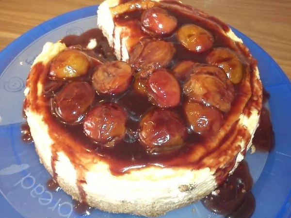 Rezept: Topfentorte mit Zwetschkenkompott ( Quarktorte mit Pflaumenkompott :-) ) Topfentorte mit Zwetschkenkompott ( Quarktorte mit Pflaumenkompott :-) ) - Rezept