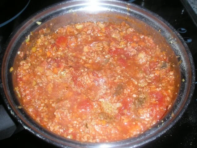 Penne in scharfer Soße mit Sardellen und Kapern - Rezept - Bild Nr. 3