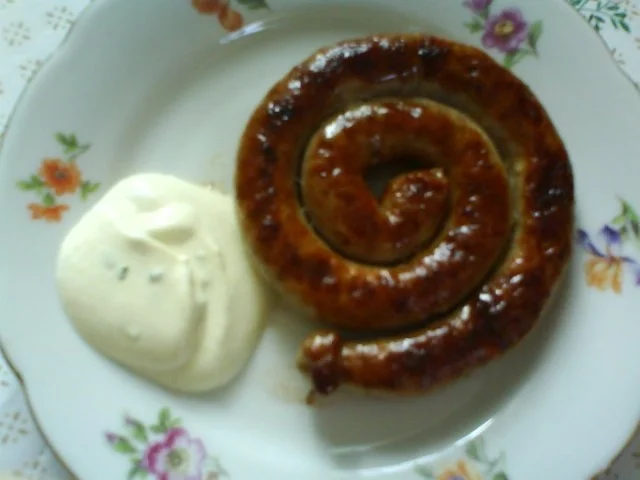 Bratwurstschneckchen mit Gurkendip - Rezept - Bild Nr. 2