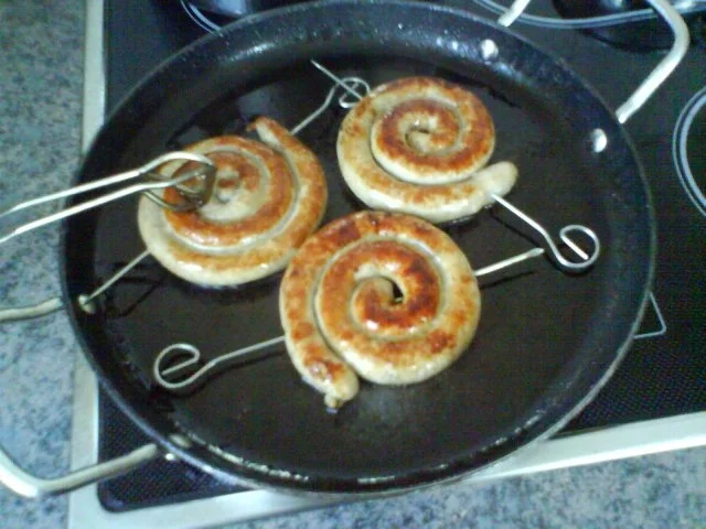 Bratwurstschneckchen mit Gurkendip - Rezept - Bild Nr. 5