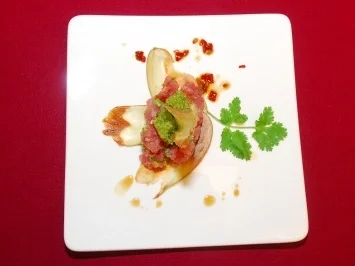Tunfischtatar mit Ingwer-Soja-Vinaigrette und Kaviar (Jochen Bendel) - Rezept