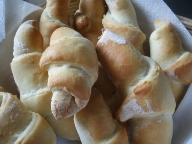 Rezept: Milchhörnchen mit Schokoladenfüllung Bild Nr. 5 Milchhörnchen mit Schokoladenfüllung - Rezept - Bild Nr. 5