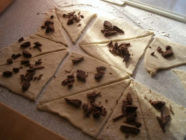 Rezept: Milchhörnchen mit Schokoladenfüllung Bild Nr. 2 Milchhörnchen mit Schokoladenfüllung - Rezept - Bild Nr. 2