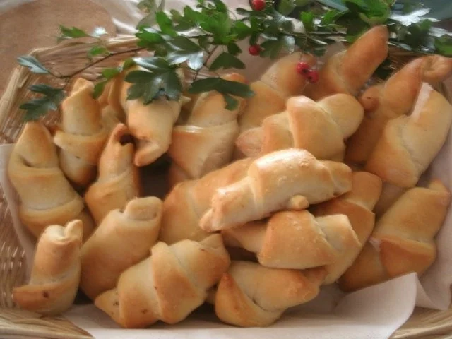 Rezept: Milchhörnchen mit Schokoladenfüllung Milchhörnchen mit Schokoladenfüllung - Rezept