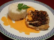 Havelzander mit Pilzkruste mit tomatisierter Champagnersoße auf Basmatireis - Rezept