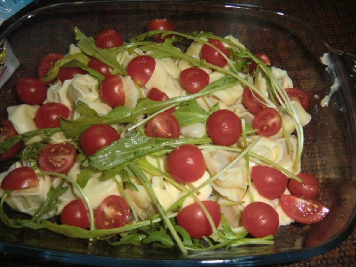 Tortelliniauflauf mit Tomätchen und Rucola - Rezept - Bild Nr. 3