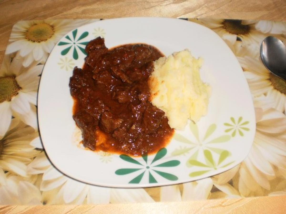 Gulasch Feurig- scharf mit Chilischoten & Tomaten - einfach - von gabi-63 Gulasch Feurig- scharf mit Chilischoten & Tomaten - einfach - von gabi-63