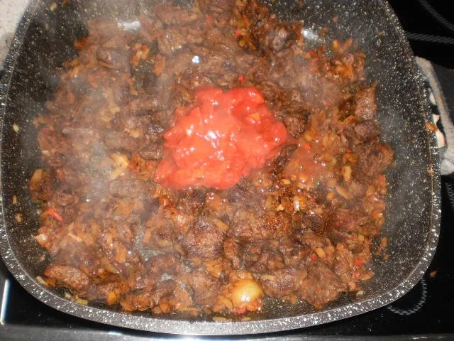 Gulasch - Feurig- scharf mit Chilischoten & Tomaten - Rezept - Bild Nr. 11