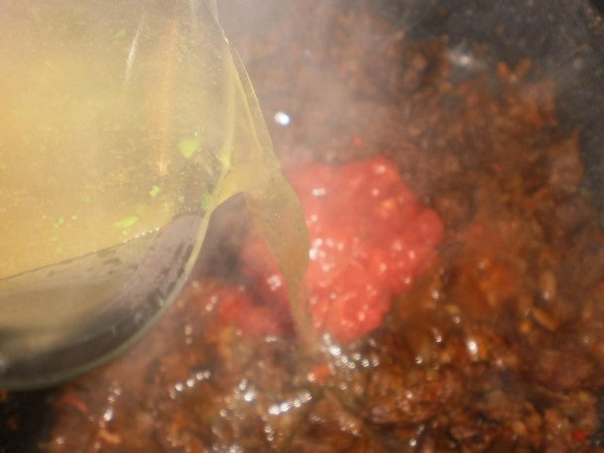 Gulasch - Feurig- scharf mit Chilischoten & Tomaten - Rezept - Bild Nr. 12
